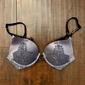 Victoria’s Secret bombshell plunge 32A pushup bra